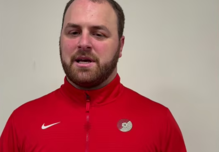 开云智能体验-混音主教练：杨瀚森篮板比以前更好了 英语也比夏联时进步了很多|杨翰森|波特兰开拓者队|主帅|夏季联赛|G联赛_新浪体育_新浪新闻