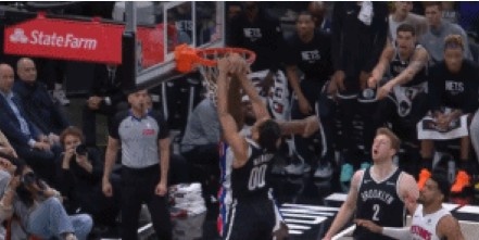 开云智能体验-摧枯拉朽！米诺特中路突击 飞身拉杆力压斯图尔特双手暴力隔扣