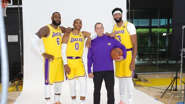 开云官方平台-湖人三巨头正式亮相，他们身上还有哪些悬而未决？