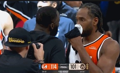 开云官网APP-场下是朋友！赛后小卡&amp;加兰分别与追梦拥抱聊天 小卡还与库里交谈