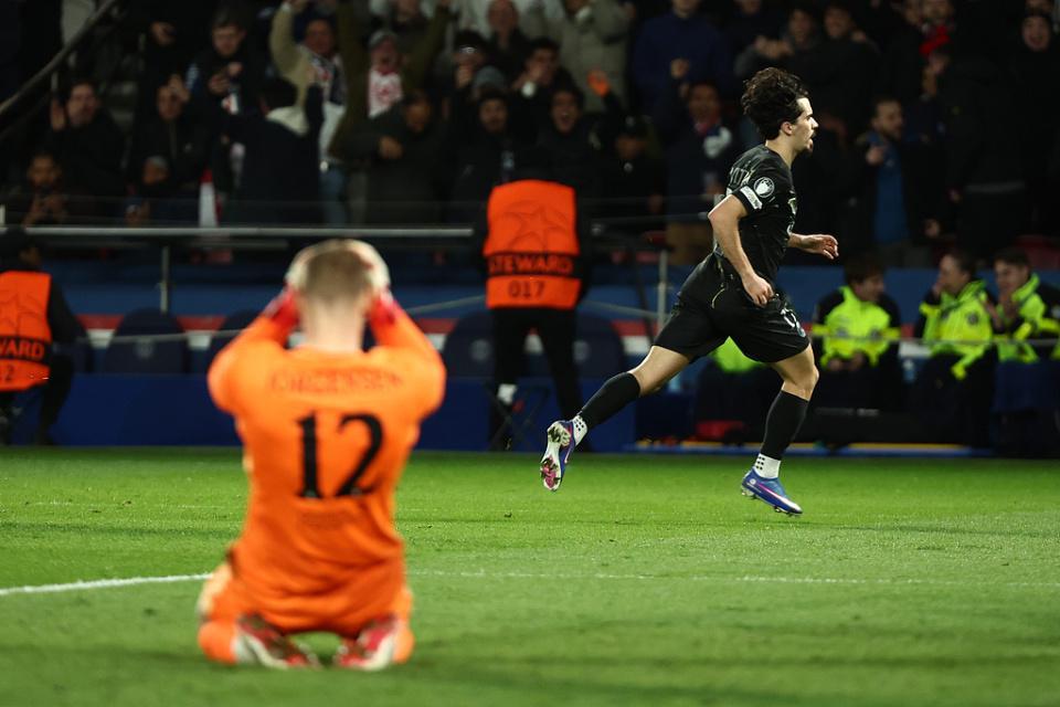 开云官方平台-致敬热刺？切尔西23岁“二门”欧冠2送大礼！与恩佐内讧+激烈争吵